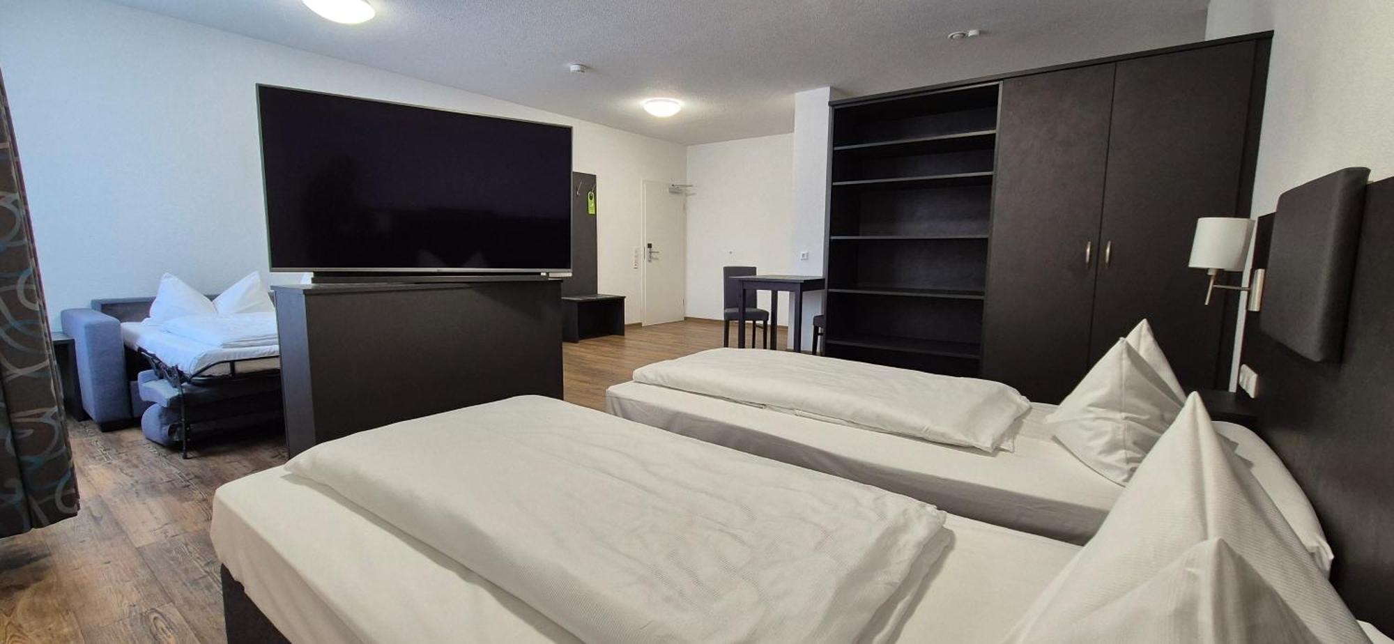 Melvi Hotel Goppingen Bagian luar foto