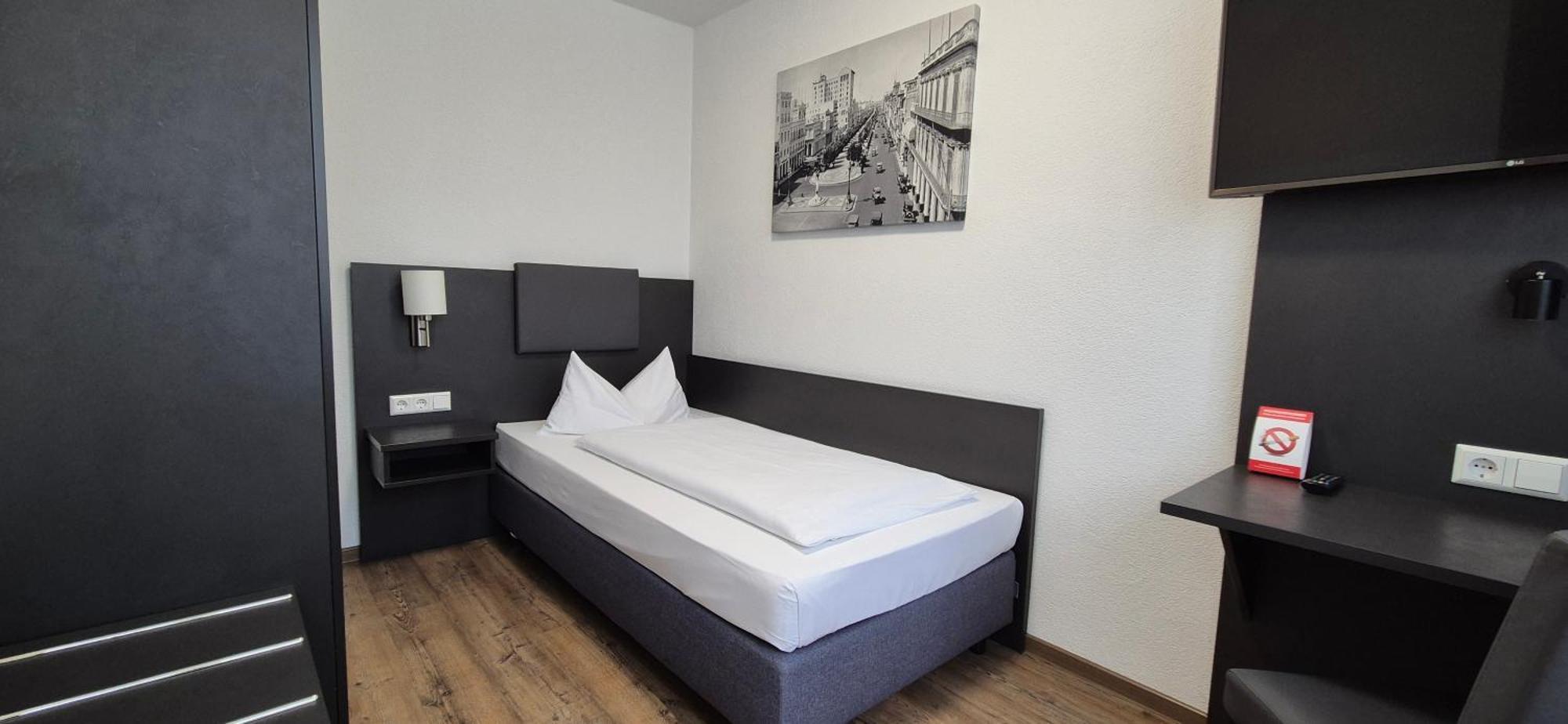Melvi Hotel Goppingen Bagian luar foto