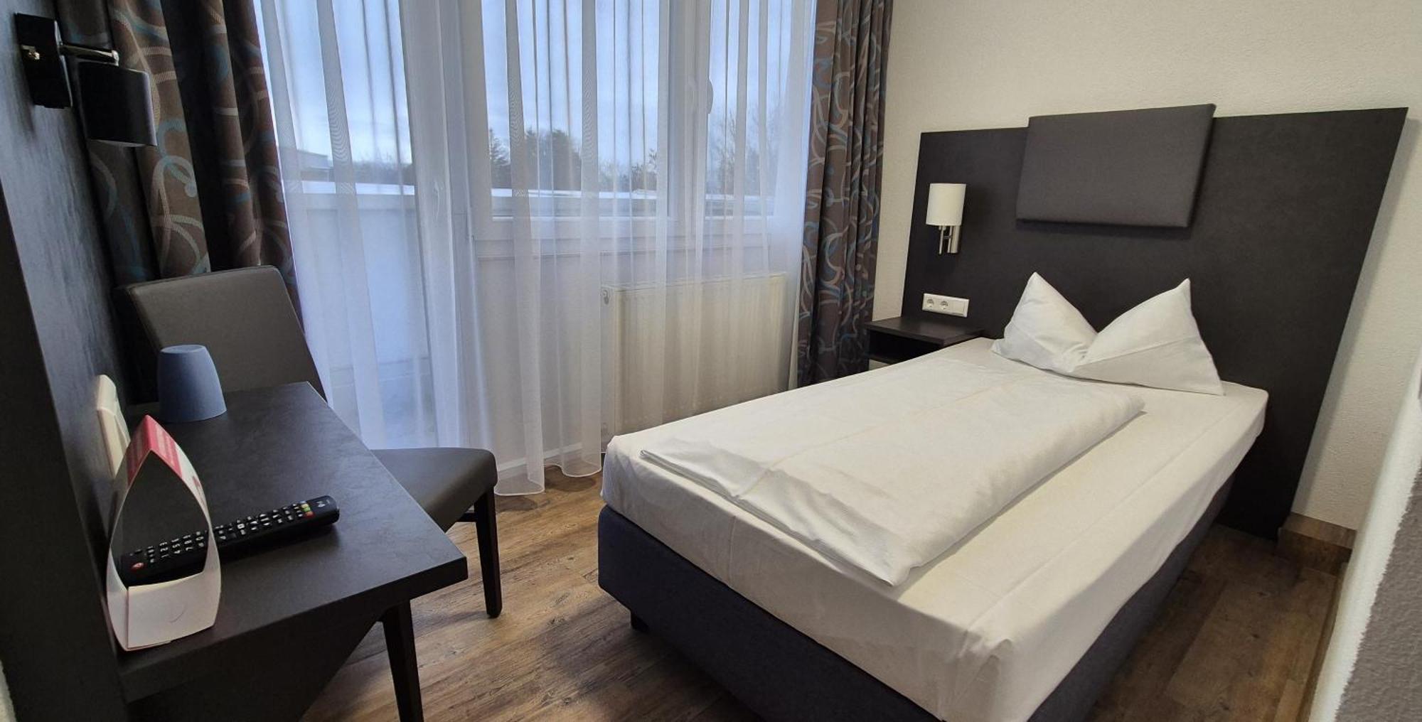 Melvi Hotel Goppingen Bagian luar foto