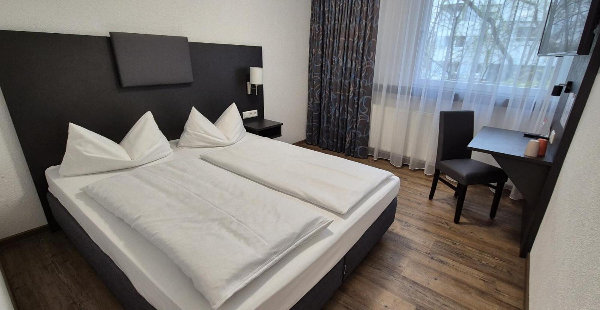 Melvi Hotel Goppingen Bagian luar foto