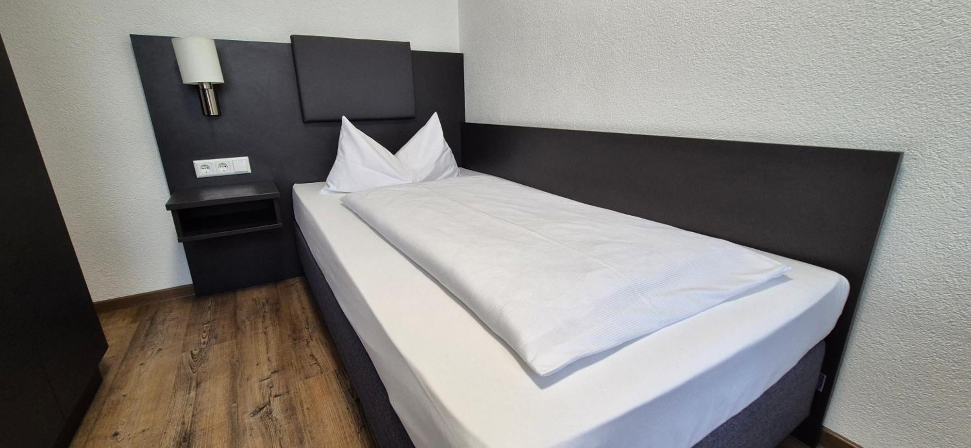 Melvi Hotel Goppingen Bagian luar foto