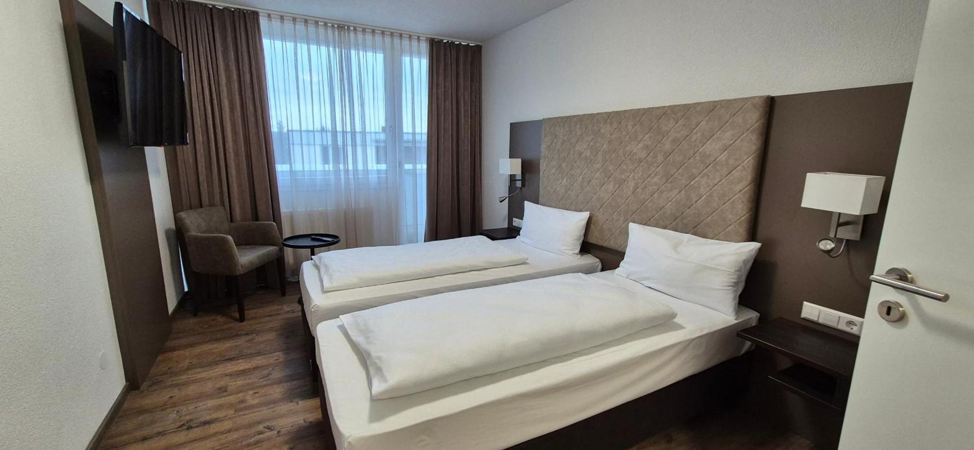 Melvi Hotel Goppingen Bagian luar foto