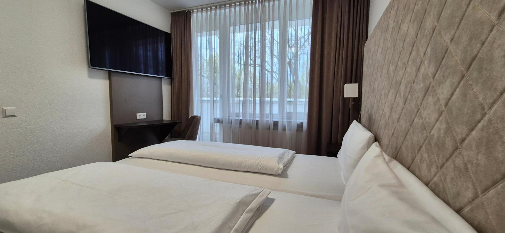 Melvi Hotel Goppingen Bagian luar foto